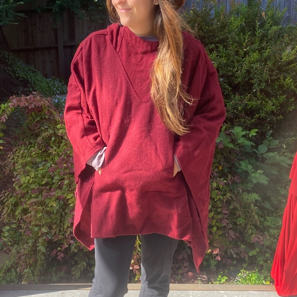 100% wool poncho w/ hood red OS